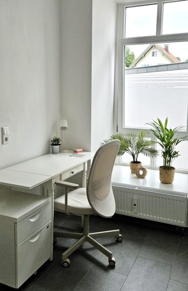 Schreibtischecke in der Praxisgemeinschaft Therapie Tölz